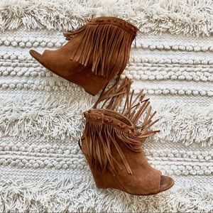 Ash wedge booties
